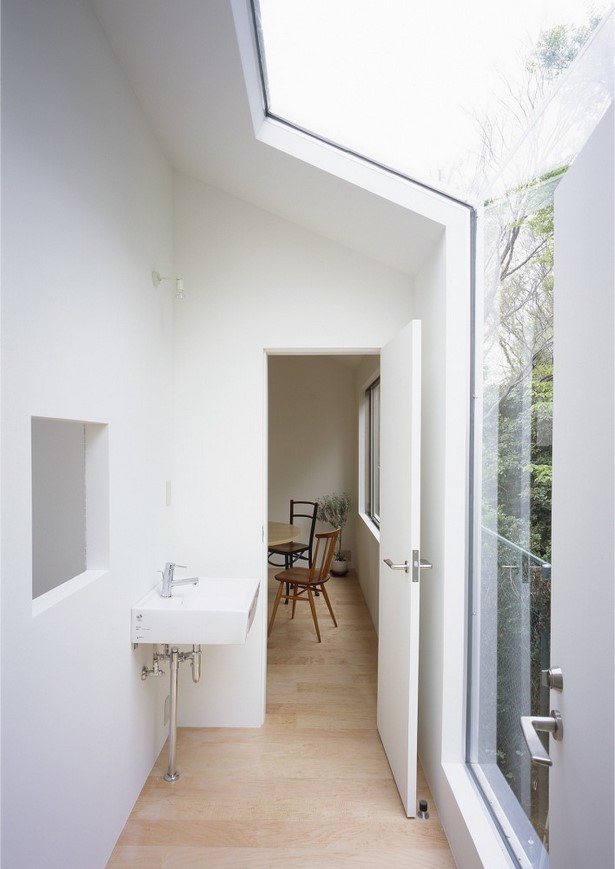 Fehér minimalista ház
