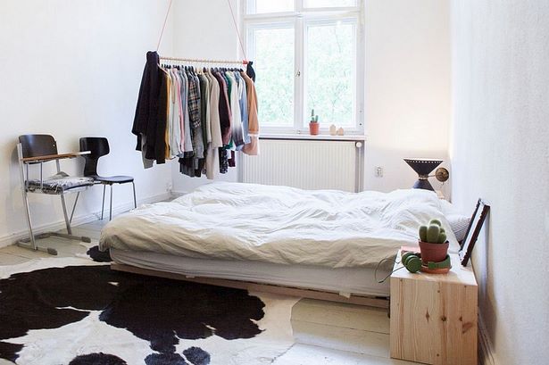 Egyszerű skandináv hálószoba