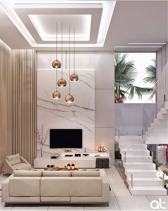 Modern magas mennyezetű nappali