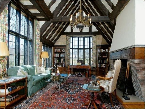 Tudor otthoni belső