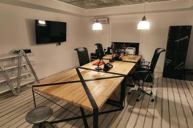 Ipari megjelenés irodai bútorok