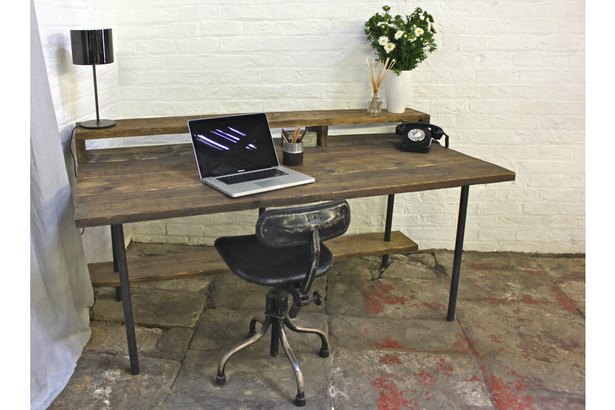 Ipari stílusú íróasztal