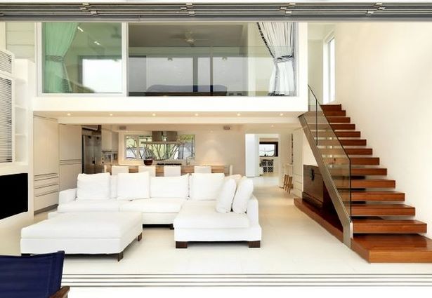 Egyszerű otthoni belsőépítészeti nappali