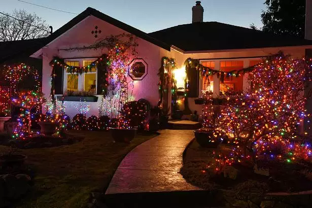 Képek a karácsonyra díszített otthonokról