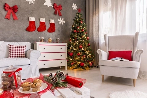 Képek a karácsonyra díszített otthonokról