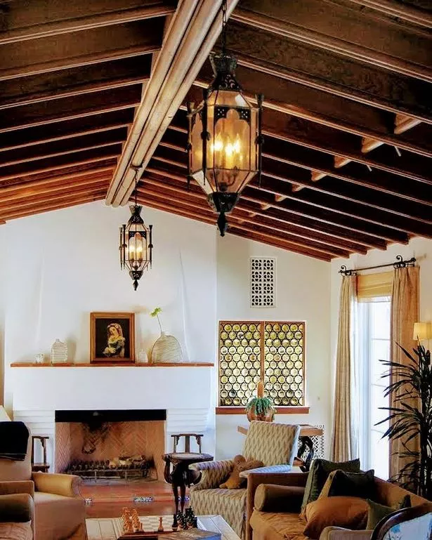 Spanyol stílusú hálószoba dekoráció