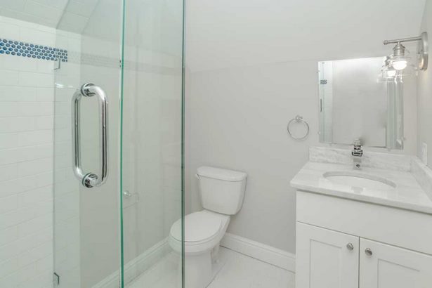 Képek a kis fürdőszobákról