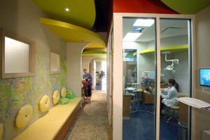 Gyermekgyógyászati iroda belsőépítészet